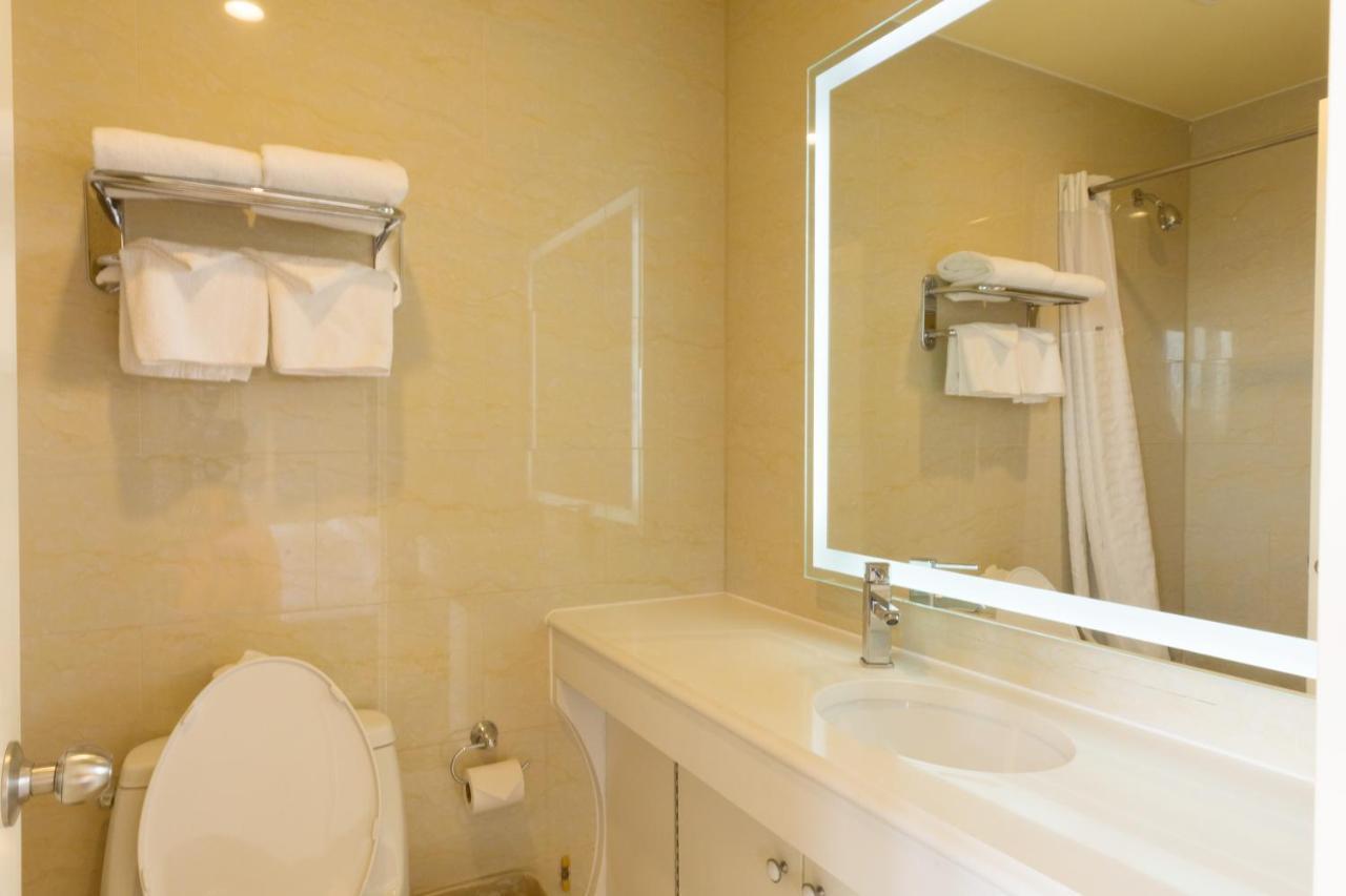 Howard Johnson By Wyndham Long Island 2*