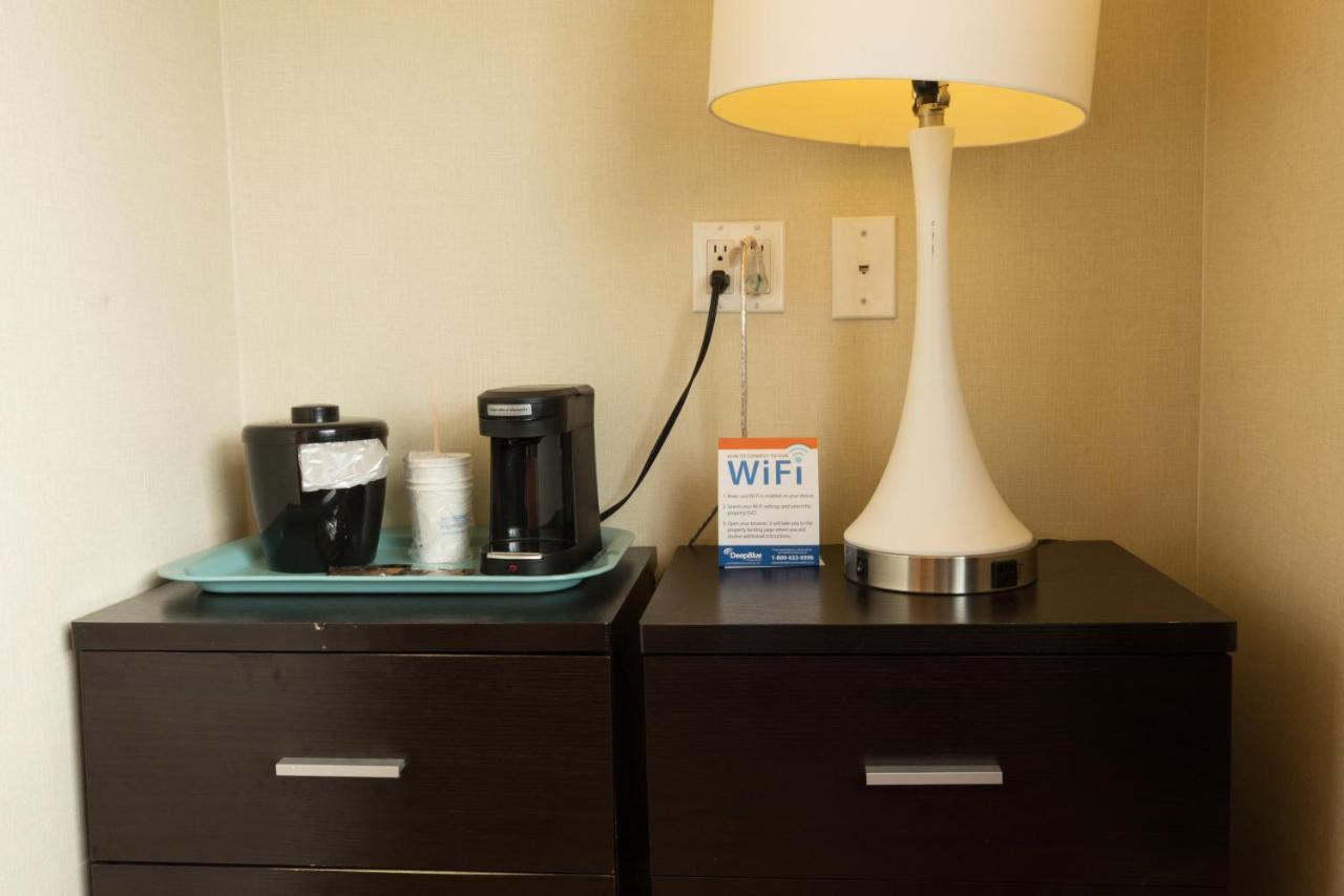 Howard Johnson By Wyndham Long Island Hotel 2*