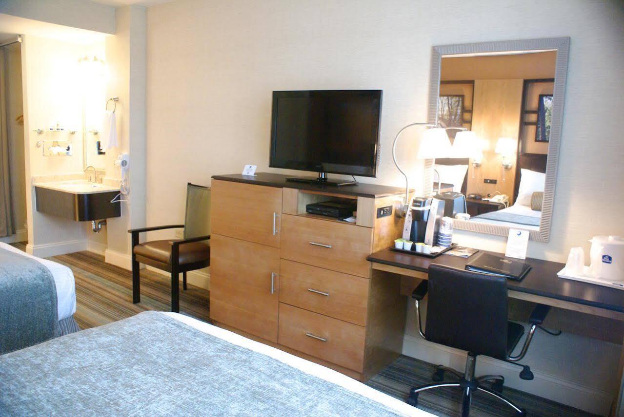Hotel Western Queens Gold Coast New York City