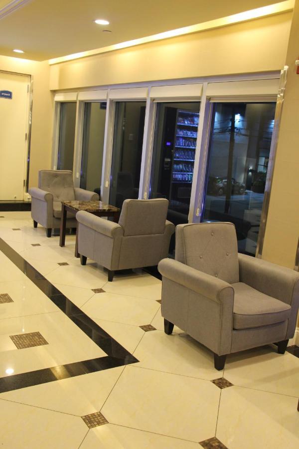 Howard Johnson By Wyndham Long Island